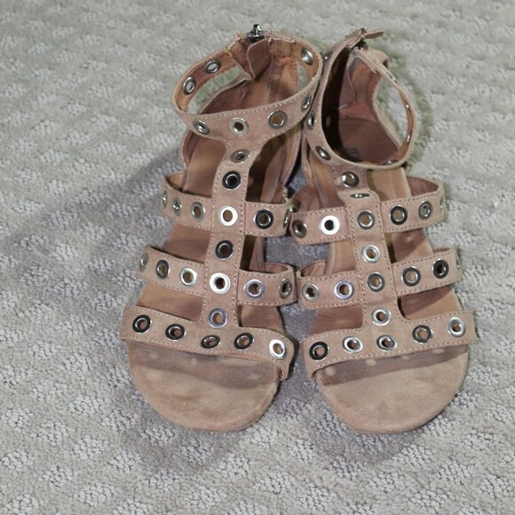 JustFab Women's Sz 7 Tan Strappy Flats with Silver Grommets - Picture 1 of 6